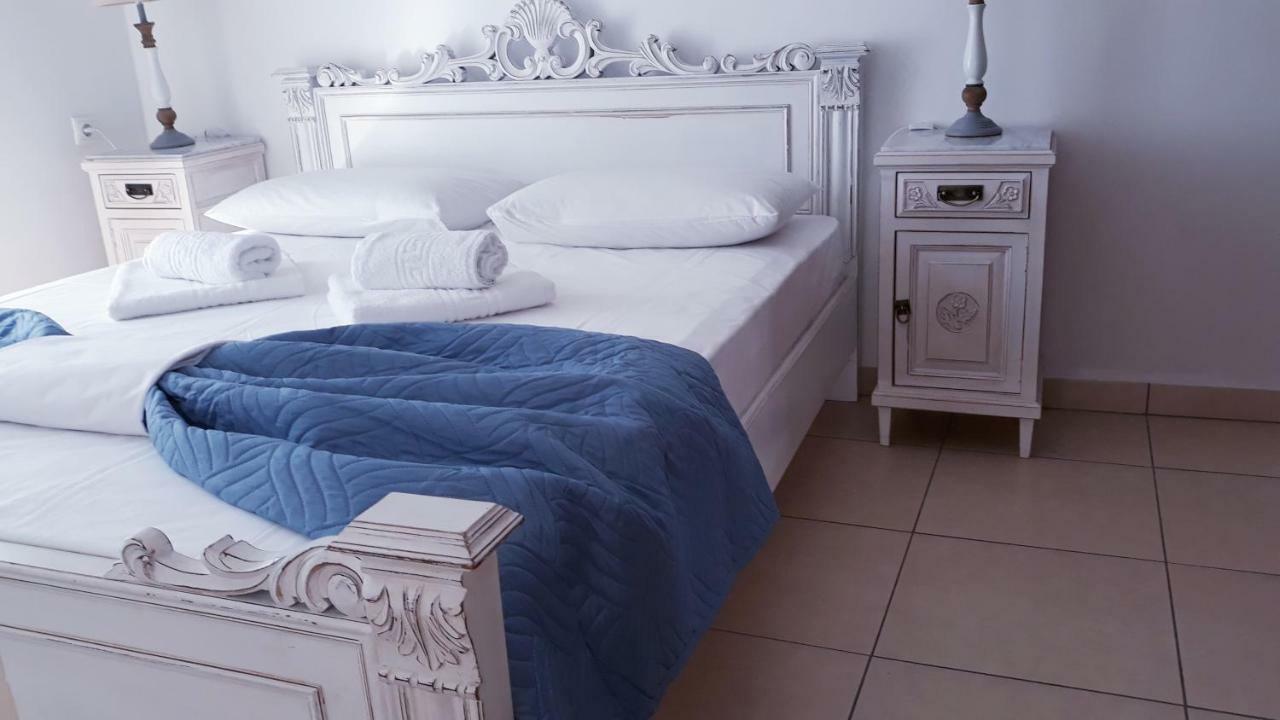 Christos Rooms Paleochora Buitenkant foto