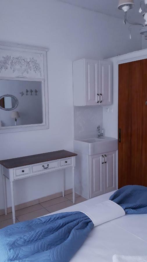 Christos Rooms Paleochora Buitenkant foto